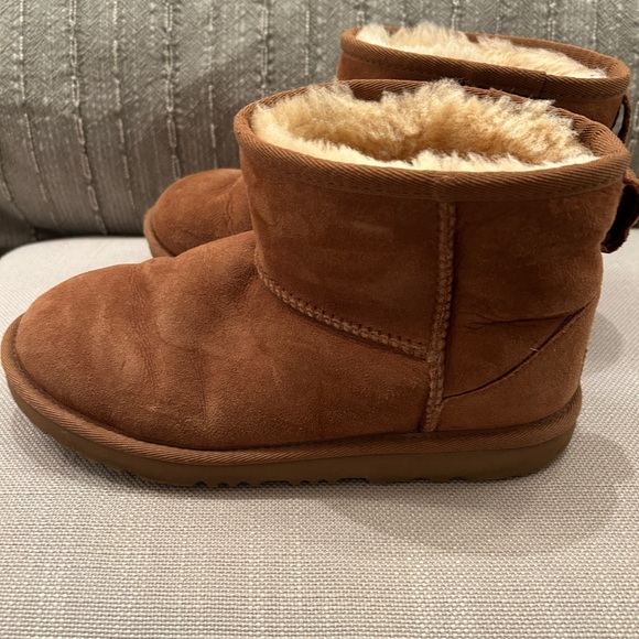Short UGGS - Picture 3 of 4